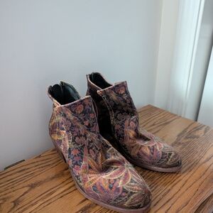 Hudson LondonBurgundy Floral Tapestry Ankle Boots